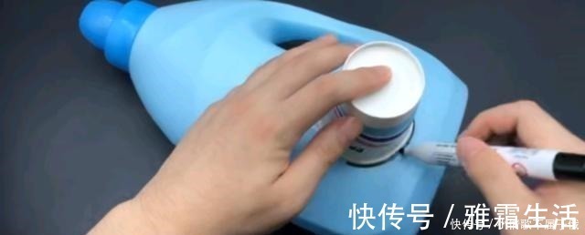 卫生间|洗衣液瓶子开两个圈留下把手,放卫生间里,这个妙用你肯定想不到!