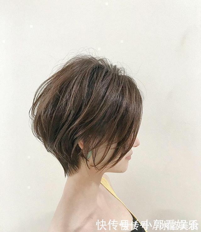 女性|新时尚短发20款,蓬松立体颜值高,最适合这三种人,有你吗