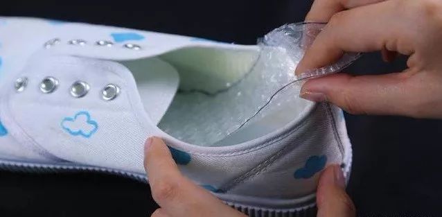 快递里的“气泡垫”别扔啦！放卫生间、厨房特实用，一年能省不少钱！