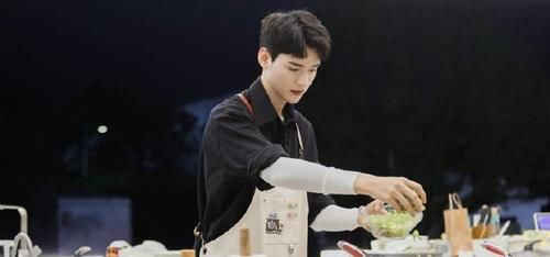 龚俊|龚俊告别《中餐厅5》，顶流之后，为什么是檀健次“接班”？