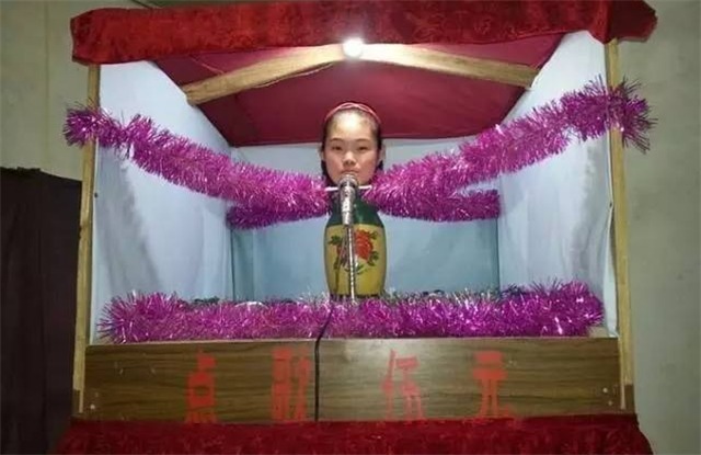 90年代风靡全国,身子是花瓶的“花瓶姑娘”,是怎样骗小孩的