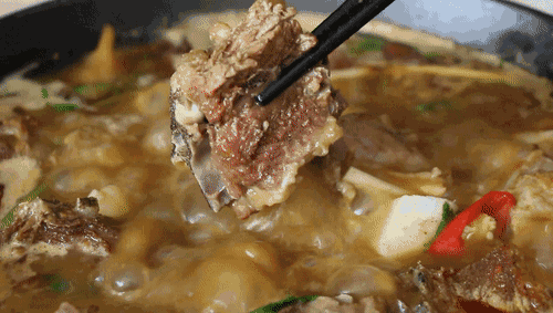 学会|炖羊肉时,调料很关键!学会“3放2不放”,羊汤香浓鲜美好喝