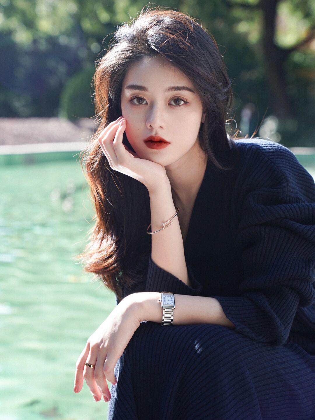 半身裙 怎么穿出毛衣的精髓?看看这些搭配造型,简约日常又显气质