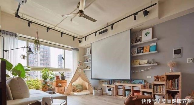 小户型|小户型舍弃电视墙不买沙发,日子久了才明白,“去客厅化”多惬意!