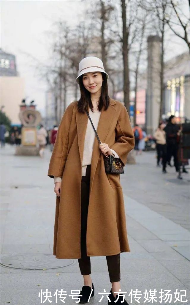半身裙|穿棕色大衣总显老?记住这3点穿搭细节,立马年轻又有女人味