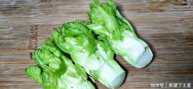 天冷多吃点儿菜,简单一做,大人小孩都爱吃,上桌就全扫光,好吃