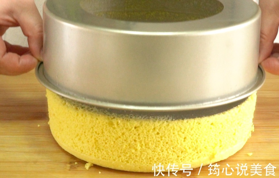 双色玉米面蒸蛋糕，好吃不上火，用对方法，暄软漂亮中间不发粘