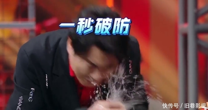 沈腾玩游戏被狂滋水,汪峰沈涛当场大笑,关晓彤的举动却好暖