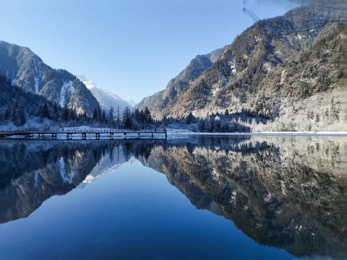 老年|这片壮阔而宁静的高山雪景，就位于成都附近，驾车两小时就能抵达