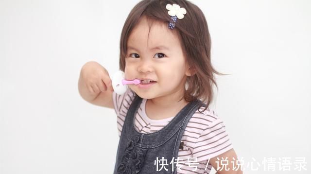宝宝|宝宝多大开始刷牙适合乳牙萌出前,该如何给宝宝清洁口腔