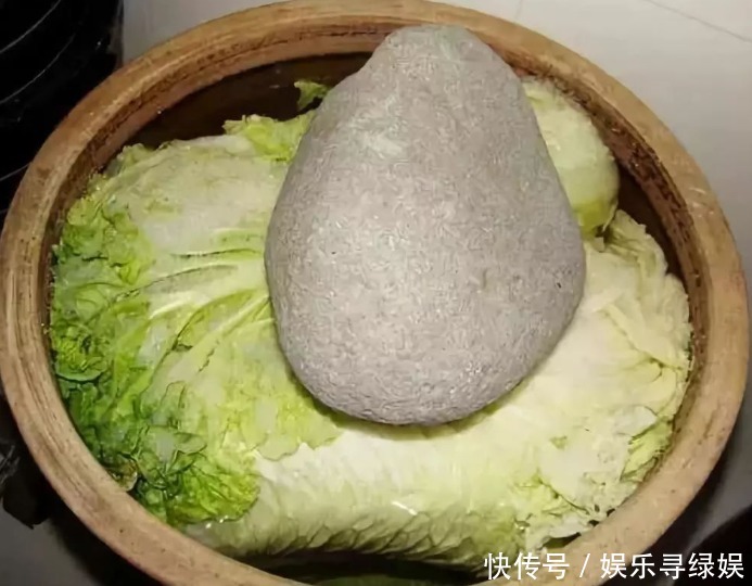 腌酸菜，东北大娘教你3个技巧，保证酸香脆爽，久放不霉，超好吃