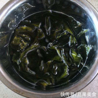 口蘑海木耳汤｜|鲜到没朋友