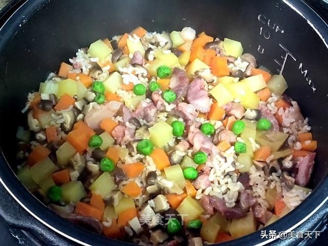 电饭煲焖饭必须有姓名！饭菜一锅出，做法又简单，太香了