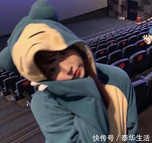 女孩经常对“嘴唇”做这3行为,迟早变樱桃嘴,香肠嘴妹子建议尝试