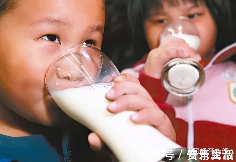 牛奶|“天天喝牛奶”的孩子,和“从不喝牛奶”的孩子,有4个明显差异