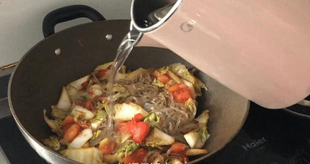 做法|白菜这种做法百吃不厌,我家隔1天就炖一锅,全家都爱吃,太香了