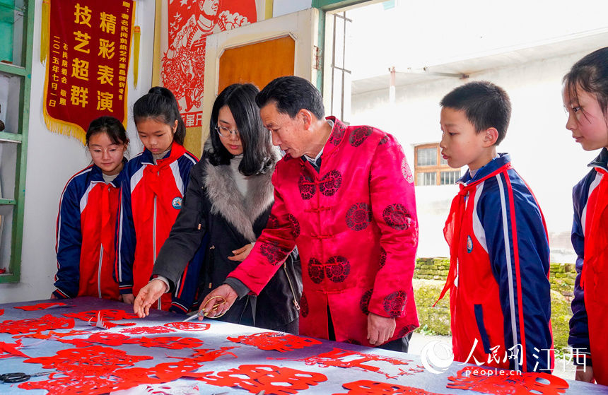 非遗剪纸&江西新余：传承非遗剪纸迎新春