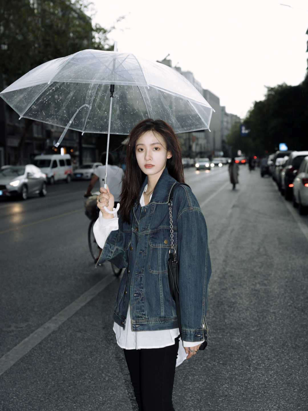 一眼万年 早春就流行穿“牛仔外套”,时髦减龄还不挑人,谁穿都好看