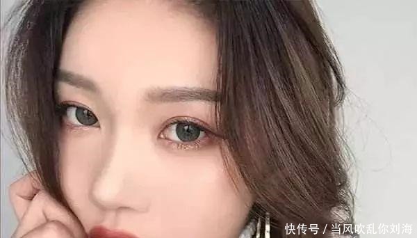 嘴唇|涂口红时,最好避开4个“低级错误”,很多女生不懂,难怪老掉色!