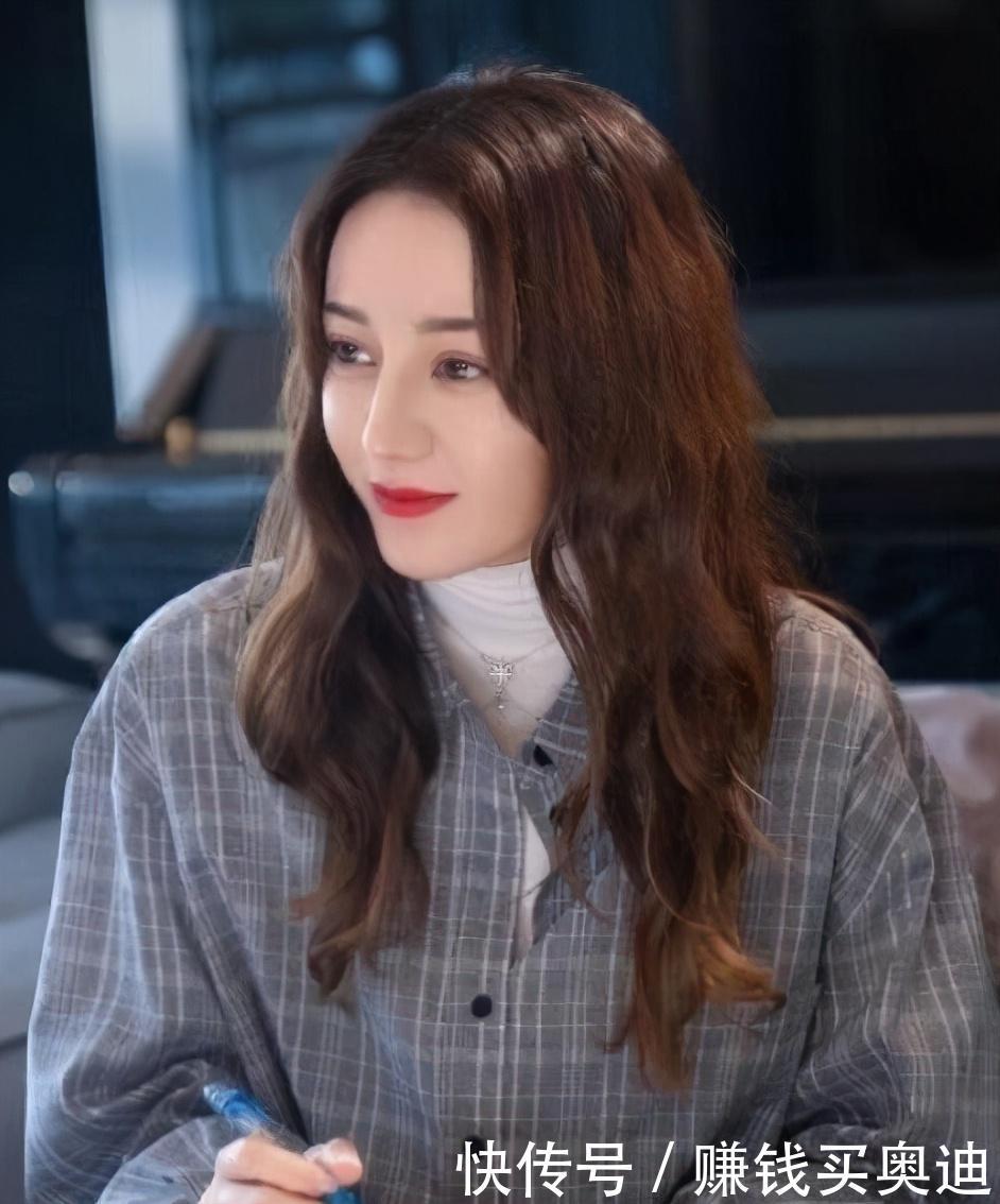 无辜|秋冬来袭,没有一个高领衫是无辜的!高领内搭这么穿美翻了