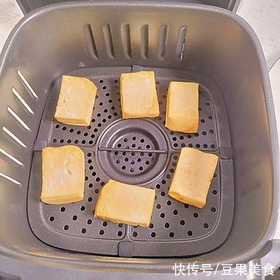 厨娘教你一招巧做空气炸锅减脂豆腐