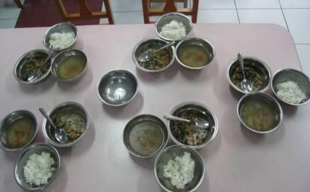 怀疑人生|儿子说幼儿园饭菜很好吃,每次都能吃一大碗,看到照片后怀疑人生