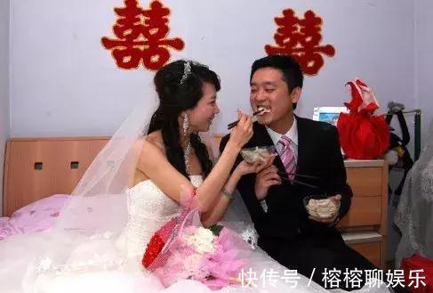 儿媳妇|22岁产妇顺产后第2天洗澡,感觉有蚊虫咬,开灯后喊救命