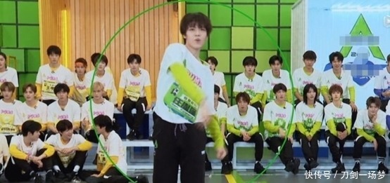 邓超 《创4》A班撑腰王飘了,主题曲考核划水,来看邓超如何点评