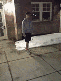 |搞笑GIF:兄弟,我只能帮你到这里了!