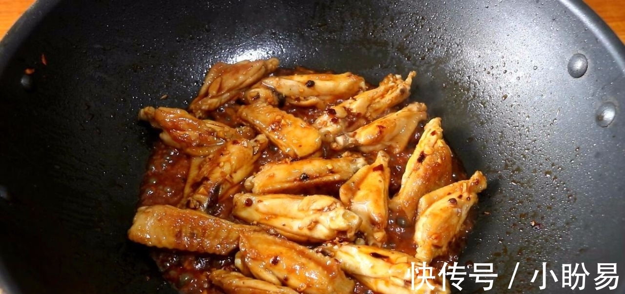 油炸|不放油炸，不用油煎，学会鸡翅的新做法，好吃到吮指，皮滑肉嫩