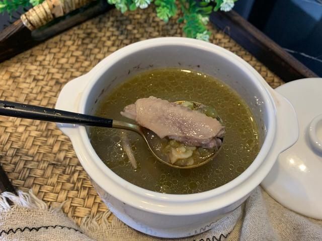 乳鸽|这食材浑身是宝,女生一周吃3次,告别黄脸婆,比敷面膜都强