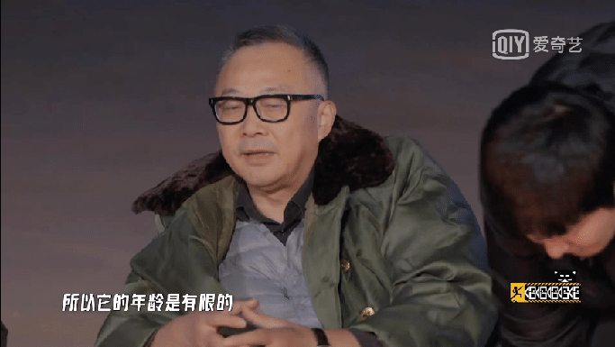 陈赫、郭京飞吃蒸海鲜超享受!下一秒却被“打包”带走?