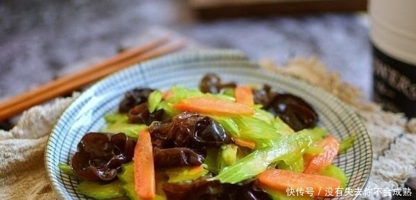 正月十五元宵节,3道“巧搭配”的素菜小炒,照着做待客不发愁