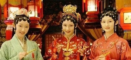 薛宝钗!红楼梦:王夫人用什么称呼刁难林黛玉?回头贾母就用在薛宝钗身上