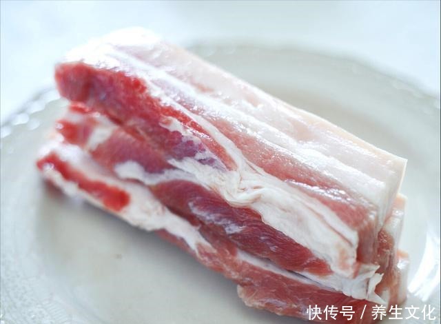 炸酥肉到底是用面粉还是淀粉,很多人都做错了,教你正确的做法!