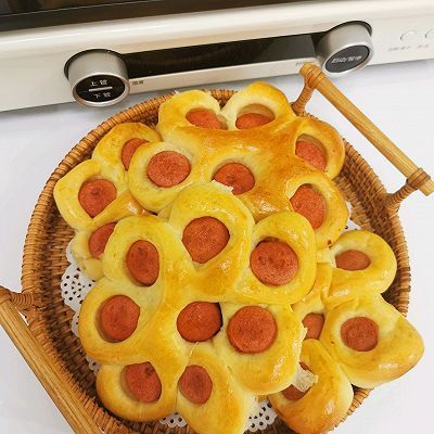 可可爱爱花朵肠仔包