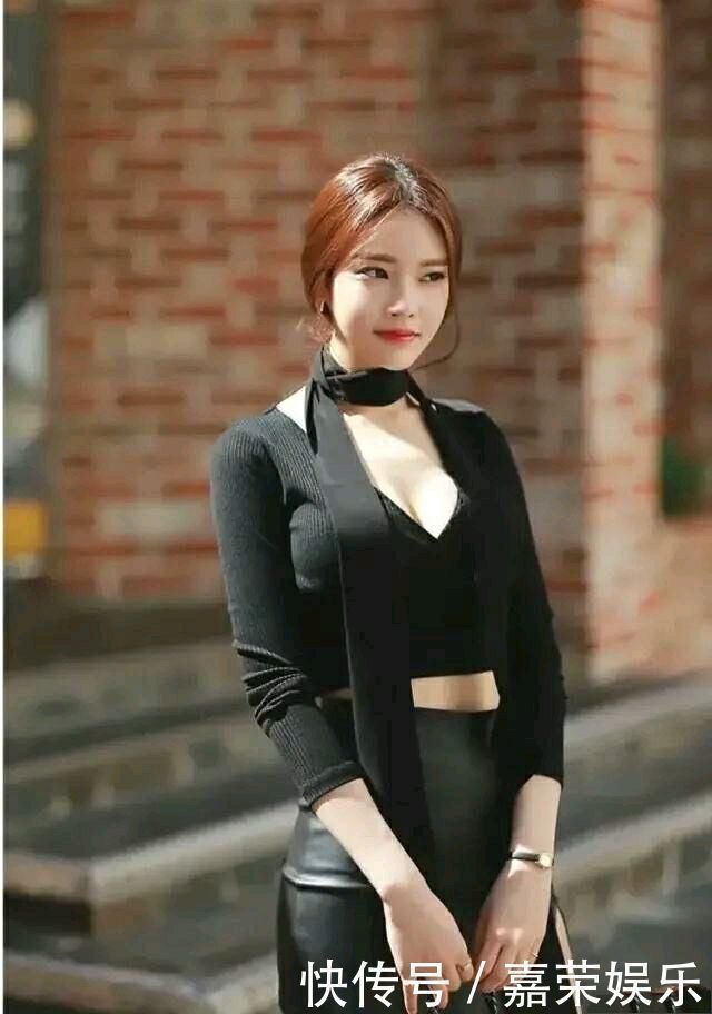 小姐姐 同一件衣服,表姐穿出了“高大上”的感觉,而我们却像“村姑”