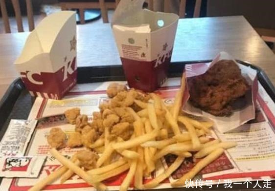 KFC|一个人吃KFC时,实在是太尴尬了,服务员教了一招,很实用!