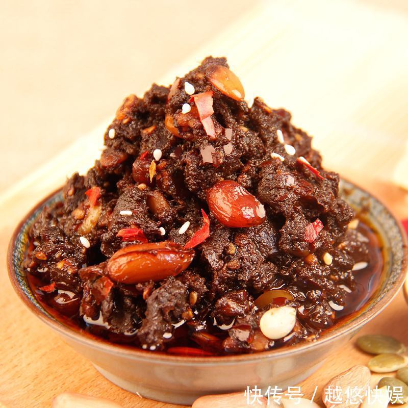 农家自制辣椒酱，搭配馒头米饭，吃起来绝对的过瘾