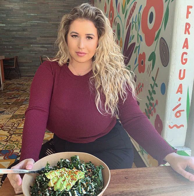 女人|女人体重超过180斤是什么样子?看看这位大码模特,你可能会喜欢