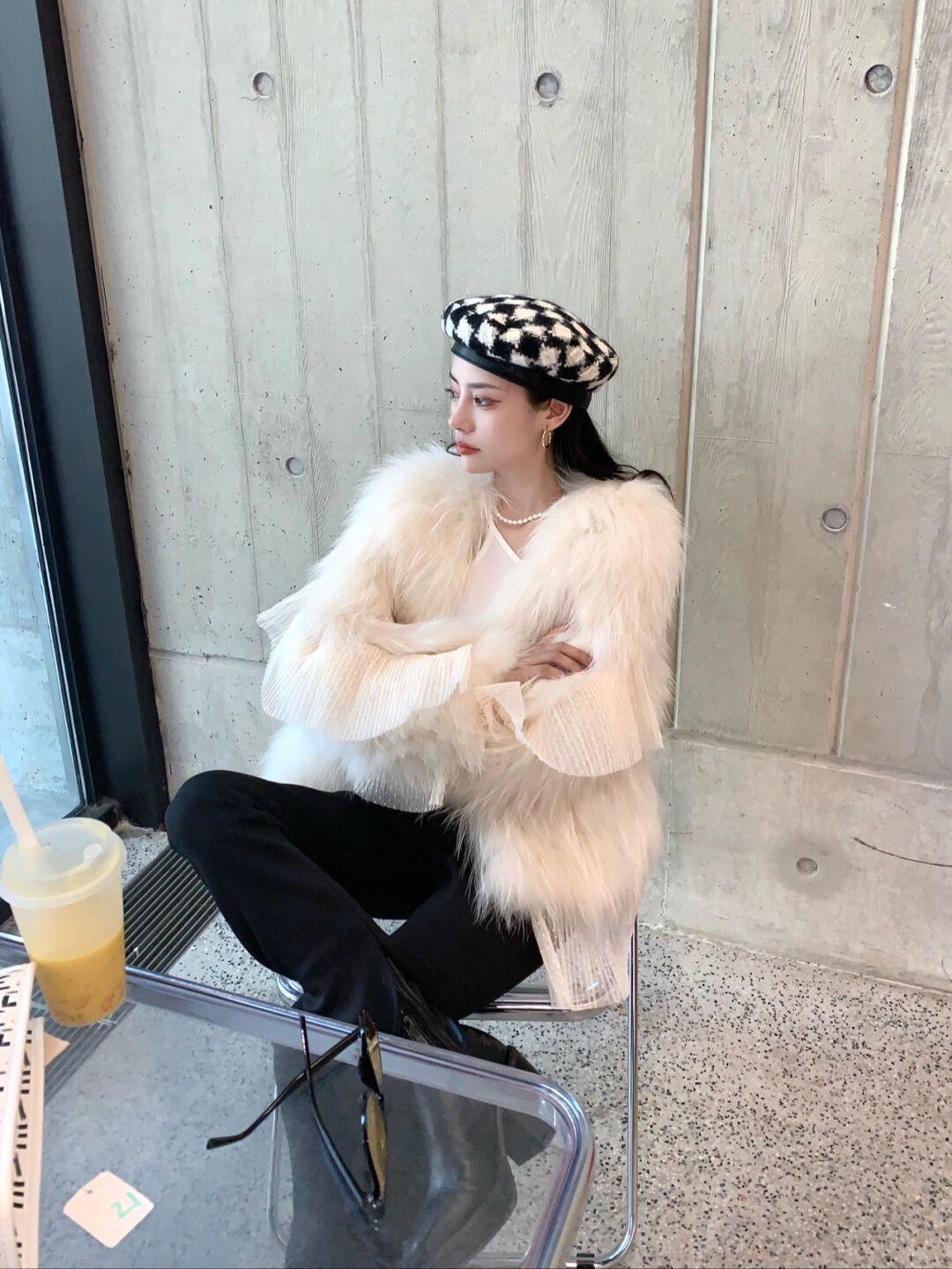 千鸟格|谁说黑白灰只能单调?掌握这几个搭配思路,基础色也能穿出高级感