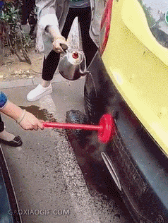 真的|搞笑GIF:【7】你这厉害了啊!这样竟然真的修好了!