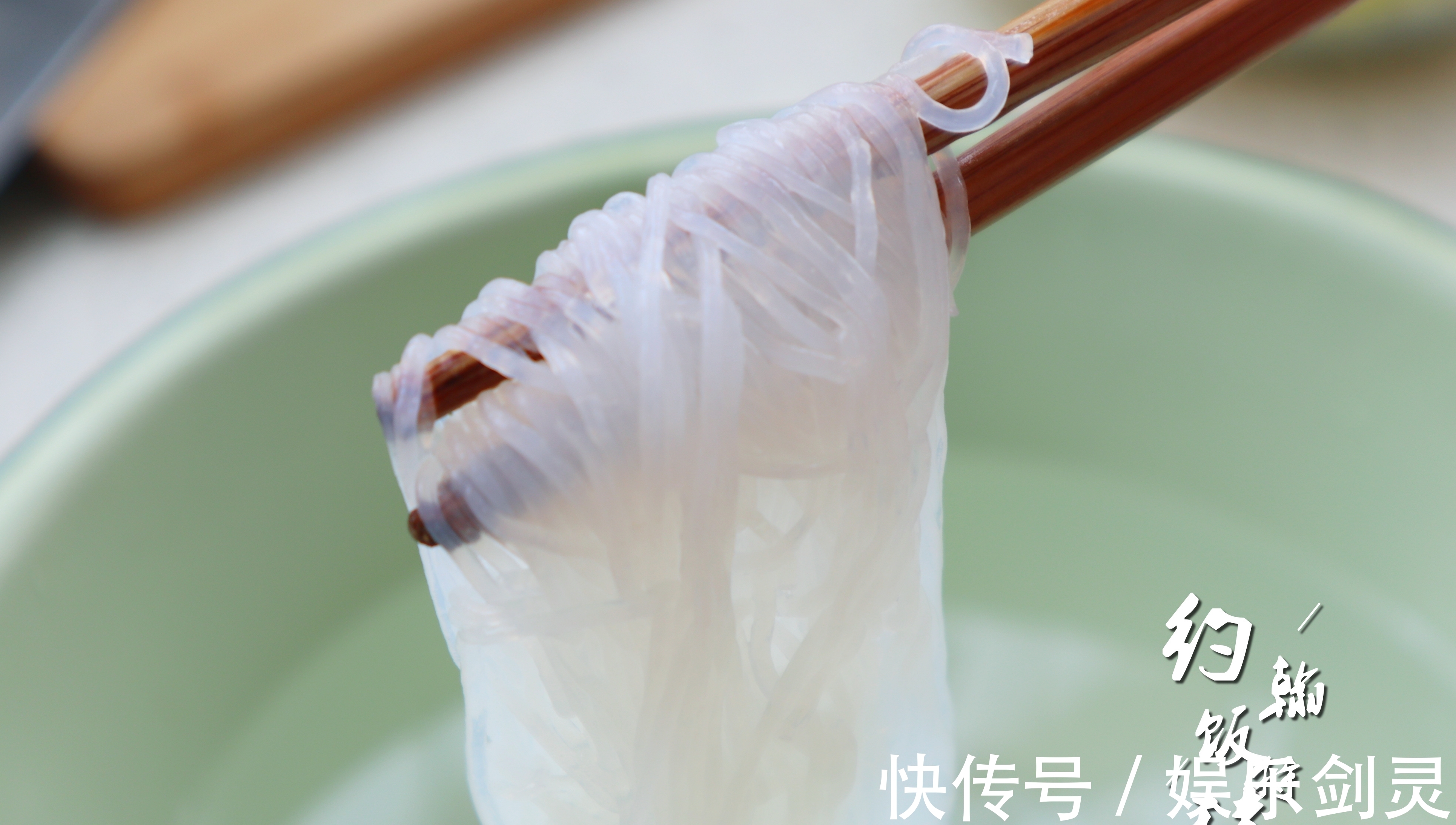 约翰饭|叶酸含量是大白菜的10倍，口感脆甜爽口，和粉丝一起拌着吃，真香