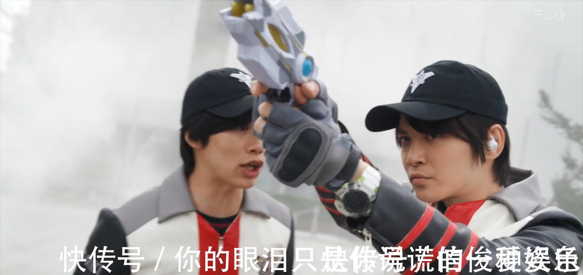 疏散|特利迦奥特曼圣彰人愤怒上头,不顾群众死活,把怪兽引向避难所