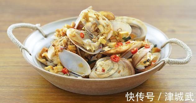 南方三口之家晚餐在朋友圈火了,朋友:不剩菜不浪费,拒绝精致穷