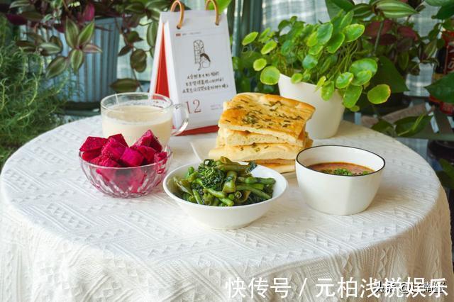 面包|我把面包做成了大饼，女儿却说特别好吃，早餐吃了两大块