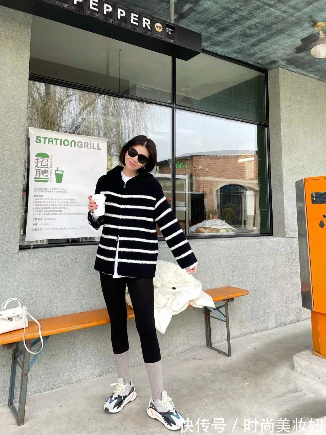 配饰|真正会打扮的中年女人,穿衣都在做“减法”,基础款穿出好气质