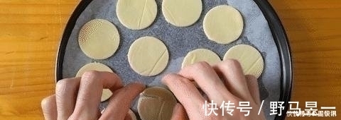 面团|一口下去就爆浆的卡士达酥皮泡芙，大气孔不塌陷的秘密都在这