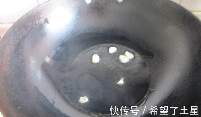 面疙瘩汤|入秋后，吃萝卜吃白菜，不如多吃这碱性蔬菜，煮煮就上桌，真滋润！