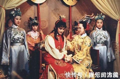 贾宝玉$红楼梦:元春不可能支持宝玉娶宝钗,端午赐礼的猫腻儿藏在礼单中